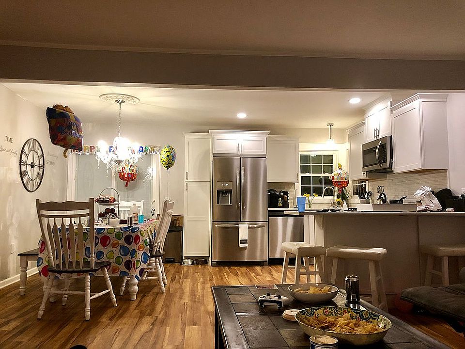 2nd image of 32 Nassau Ave