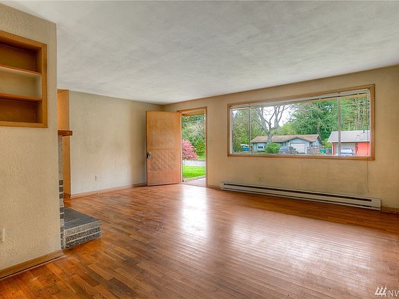5th image of 1423 Miller Ave NE