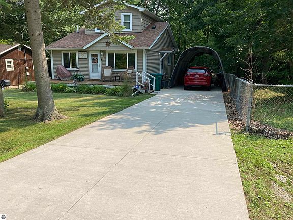 3rd image of 3548 Lakeside Dr