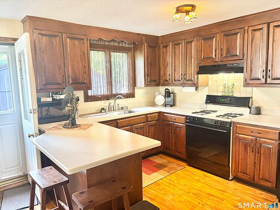 4th image of 6 Oak Forest Drive #1