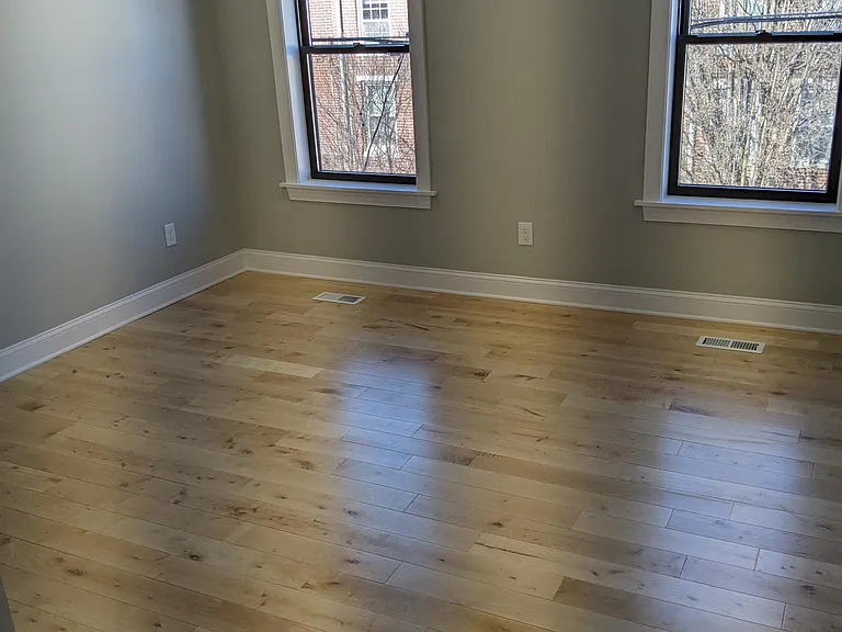 922 Catharine St — Photo 25