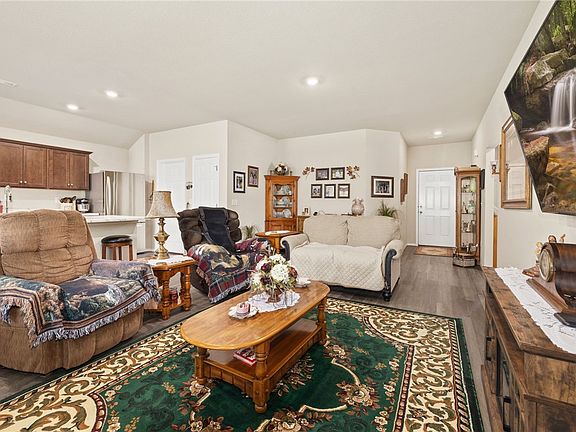 4th image of 804 S Excelsior Dr
