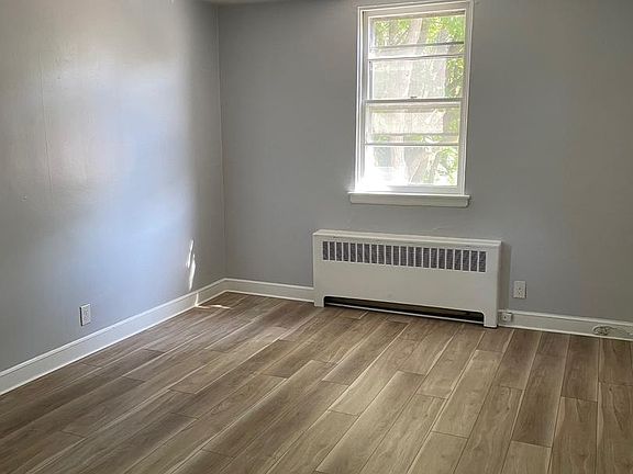 3rd image of 310 E Evergreen Ave