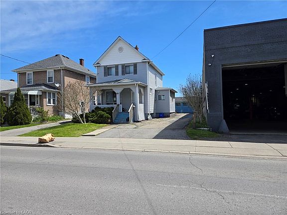 2nd image of 224 Burgar St