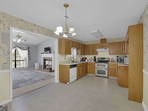 3rd image of 1238 Shannon Way SW
