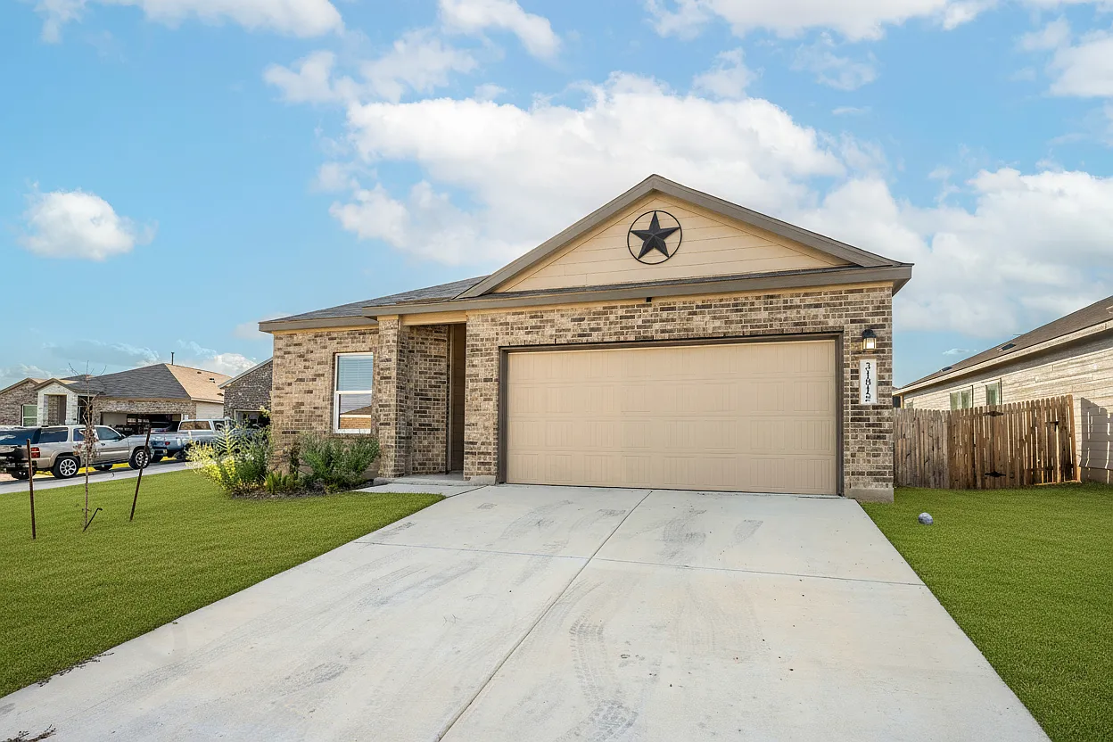 4 bed, 1917 sqft, $2,200 — Photo 4