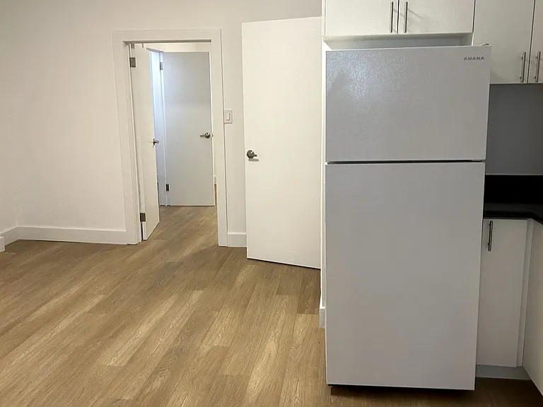 1293 Gerrard St E #1 — Photo 8