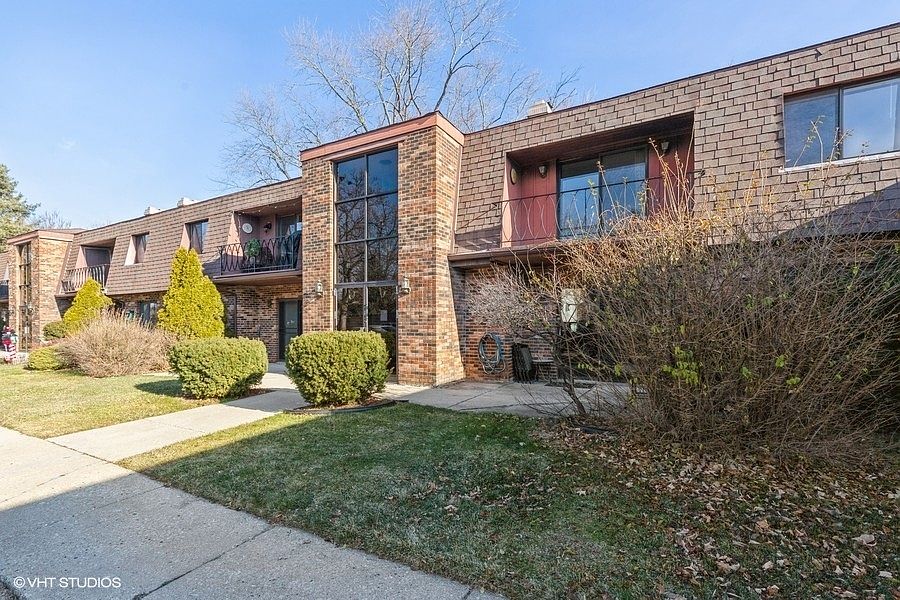 1st image of 36 W Maple Ave #36