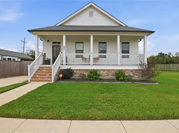 901 Cougar Dr, Arabi, LA 70032