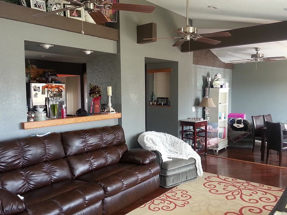 2nd image of 200 E Plaza Dr