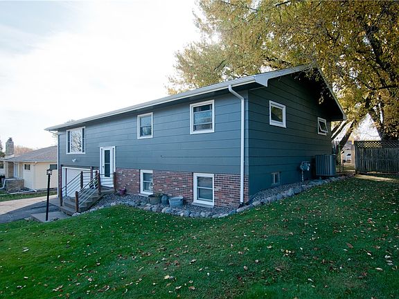 4th image of 910 Melnora Street