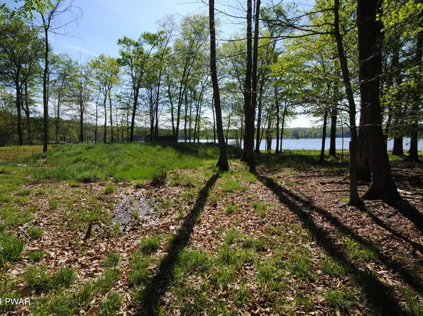 1023 D Pl, Gouldsboro, PA 18424