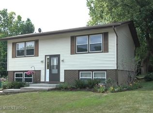 841 Revere Rd, South Elgin, IL 60177