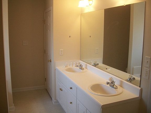 5th image of 3415 Essex Pl