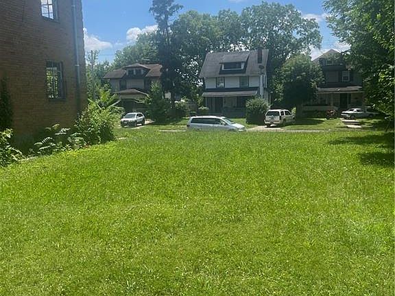 2nd image of 1741 W Grand Ave