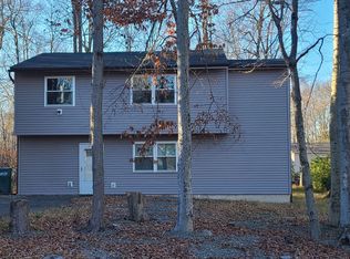 4634 Burnside Dr, Tobyhanna, PA