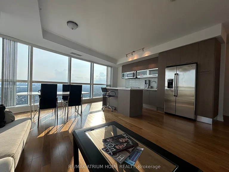 388 Yonge St #7010 — Photo 7