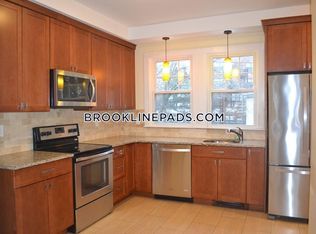 6 Elm St #2A, Brookline, MA 02445