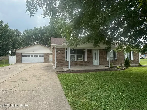 257 Big Oaks Dr, Louisville, KY 40229