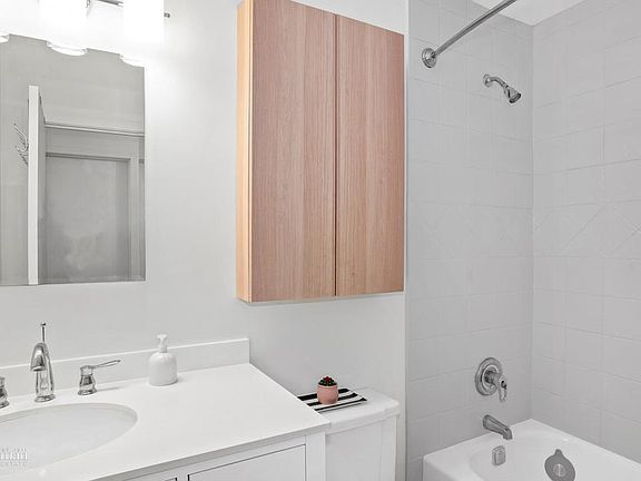 5th image of 155 Lafayette Ave APT 4A