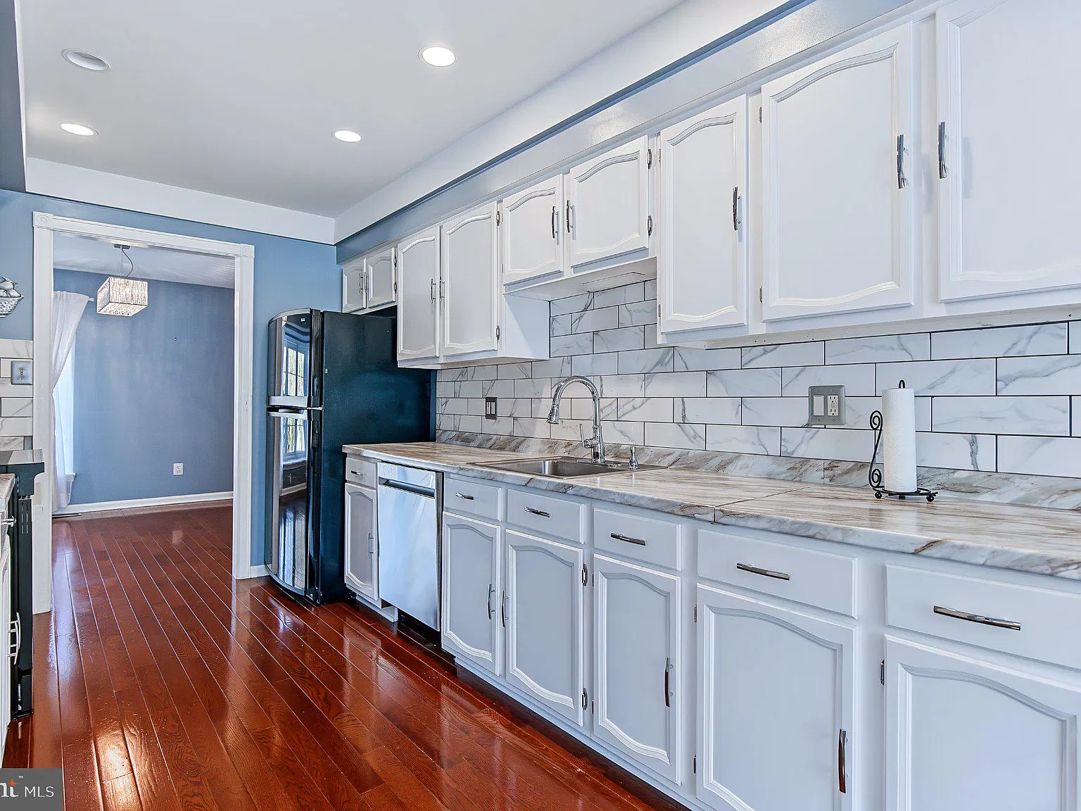3 bed, 2.5 bath, 1848 sqft, $3,300 — Photo 3