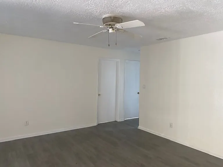 2114 Winnebago Trl — Photo 12