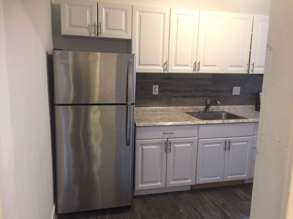 1st image of 482630 Walnut St Floor 4830-1