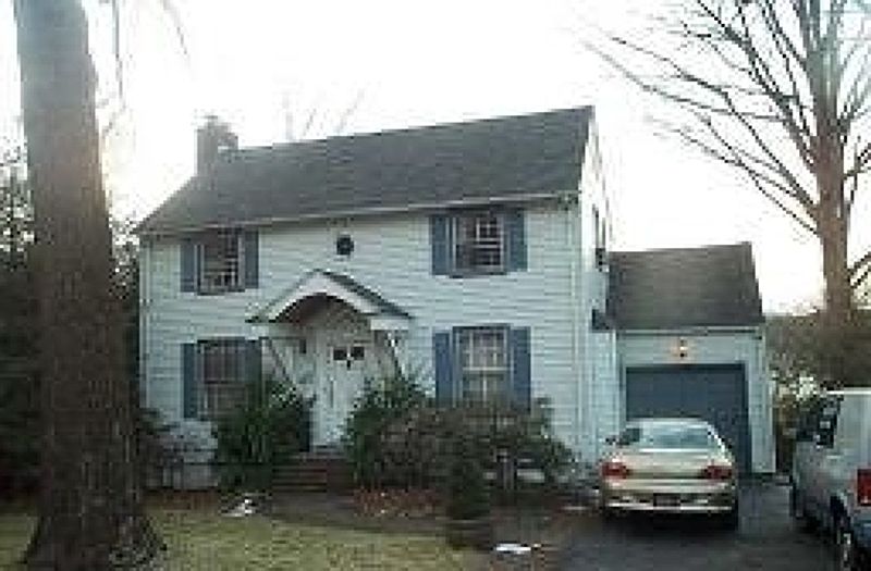 1st image of 31 Lake Dr E