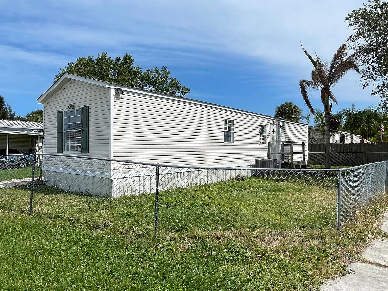 The Shire Mobile Home Ne Palm Bay For Rent! — Photo 2