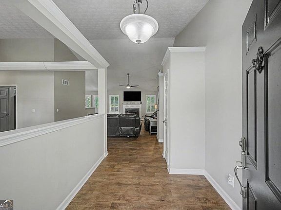 3rd image of 73 Victorian Ct