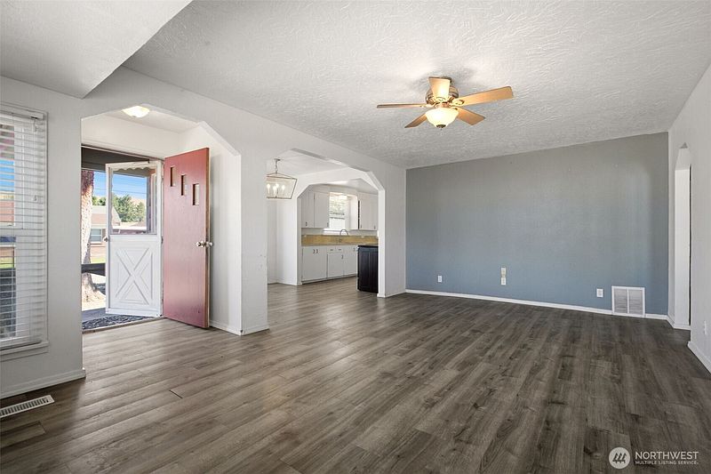 3rd image of 25 Shafer Avenue
