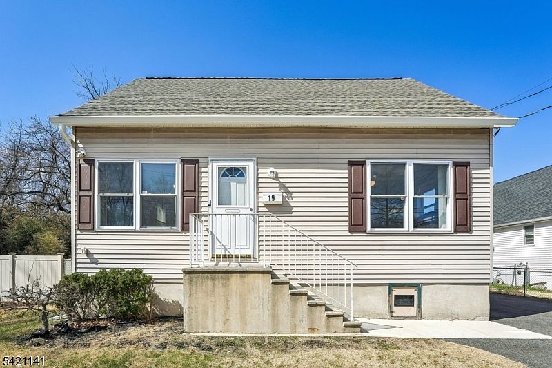 1st image of 19 Marlin Ave