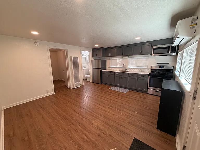 1230 Ivy St #2 — Photo 2