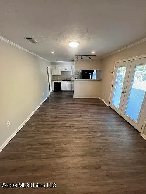 4 bed, 2.0 bath, 1428 sqft, $2,000 — Photo 3