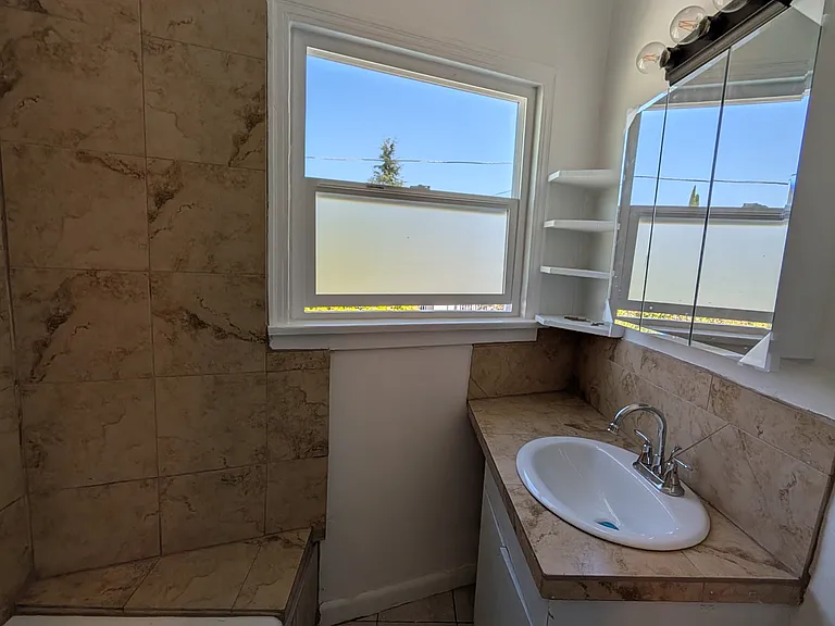 1054 1/2 S Carmona Ave #1 — Photo 14