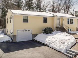 12 Rivermeadow Dr, Chelmsford, MA 01824