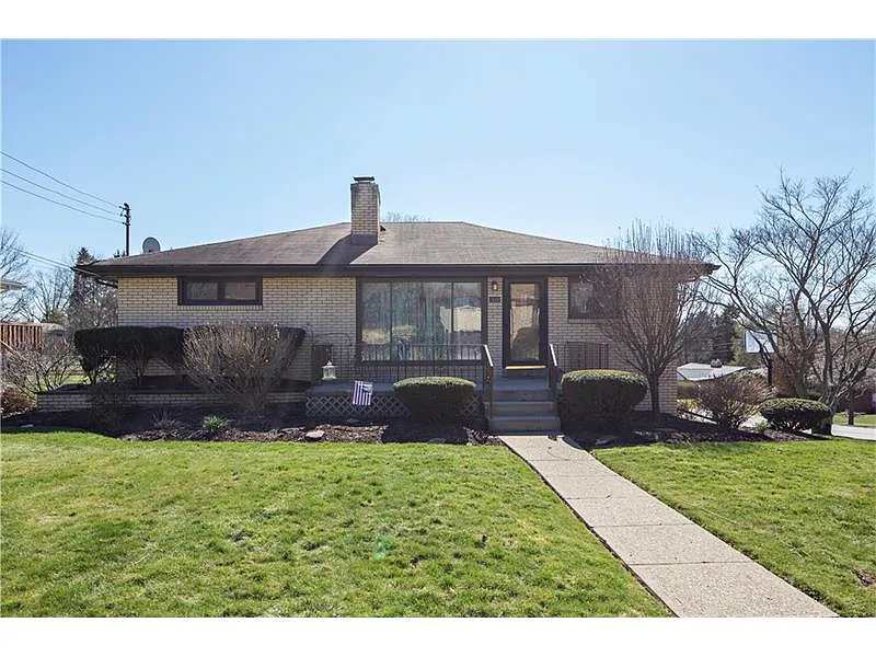 1300 Hillsdale Dr photo 1