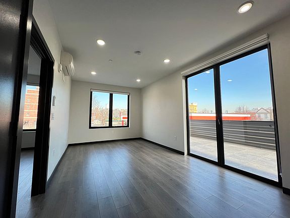 4th image of 104 Sackett St #203