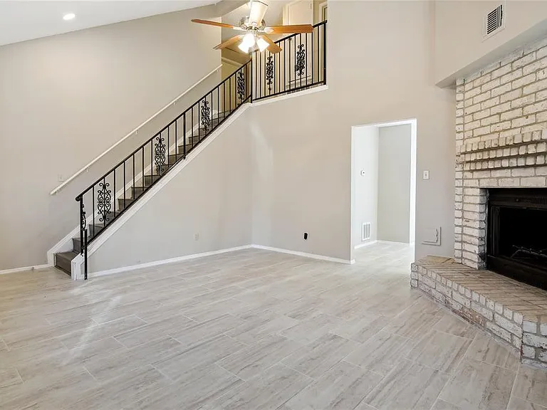 9414 Crystal Cove Cir — Photo 2