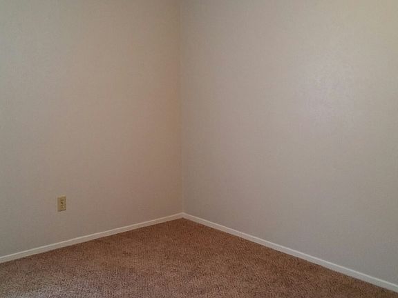 5th image of 227 Glasgow Dr