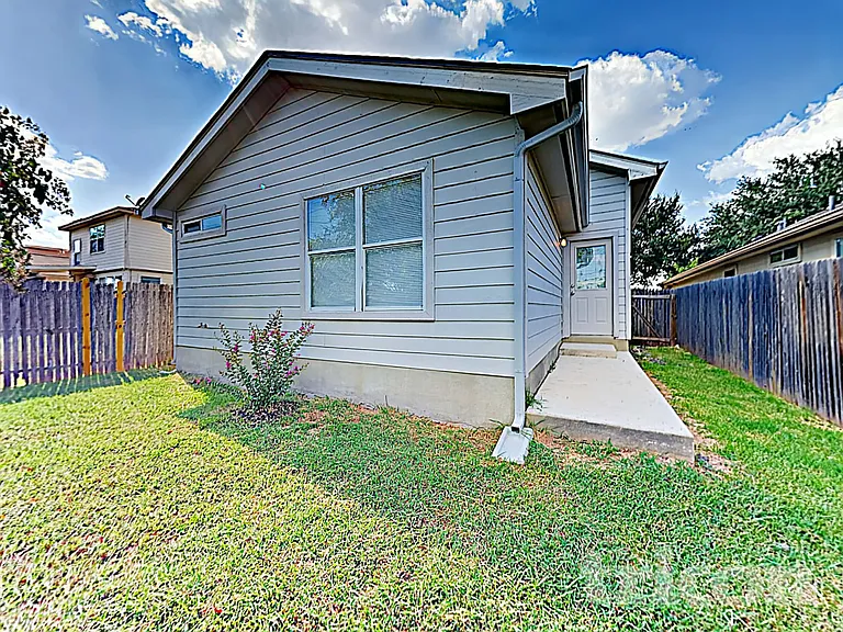 6734 Sandy Point Dr — Photo 17