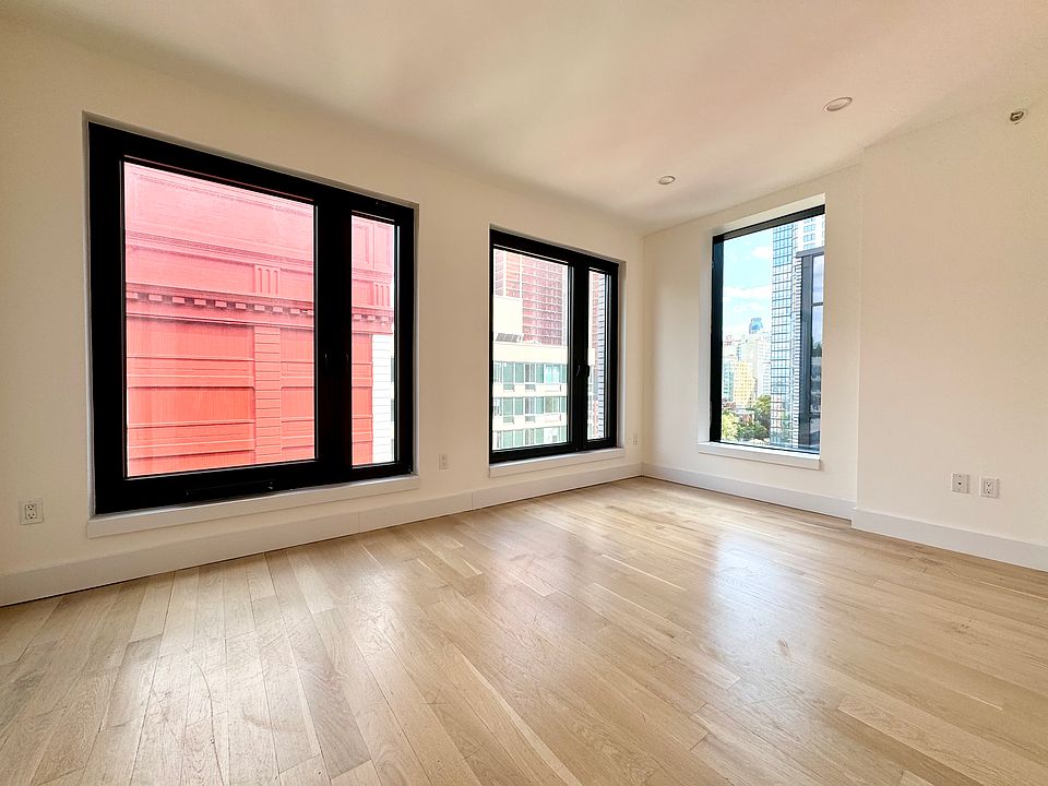 1st image of 260 Gold St #1106