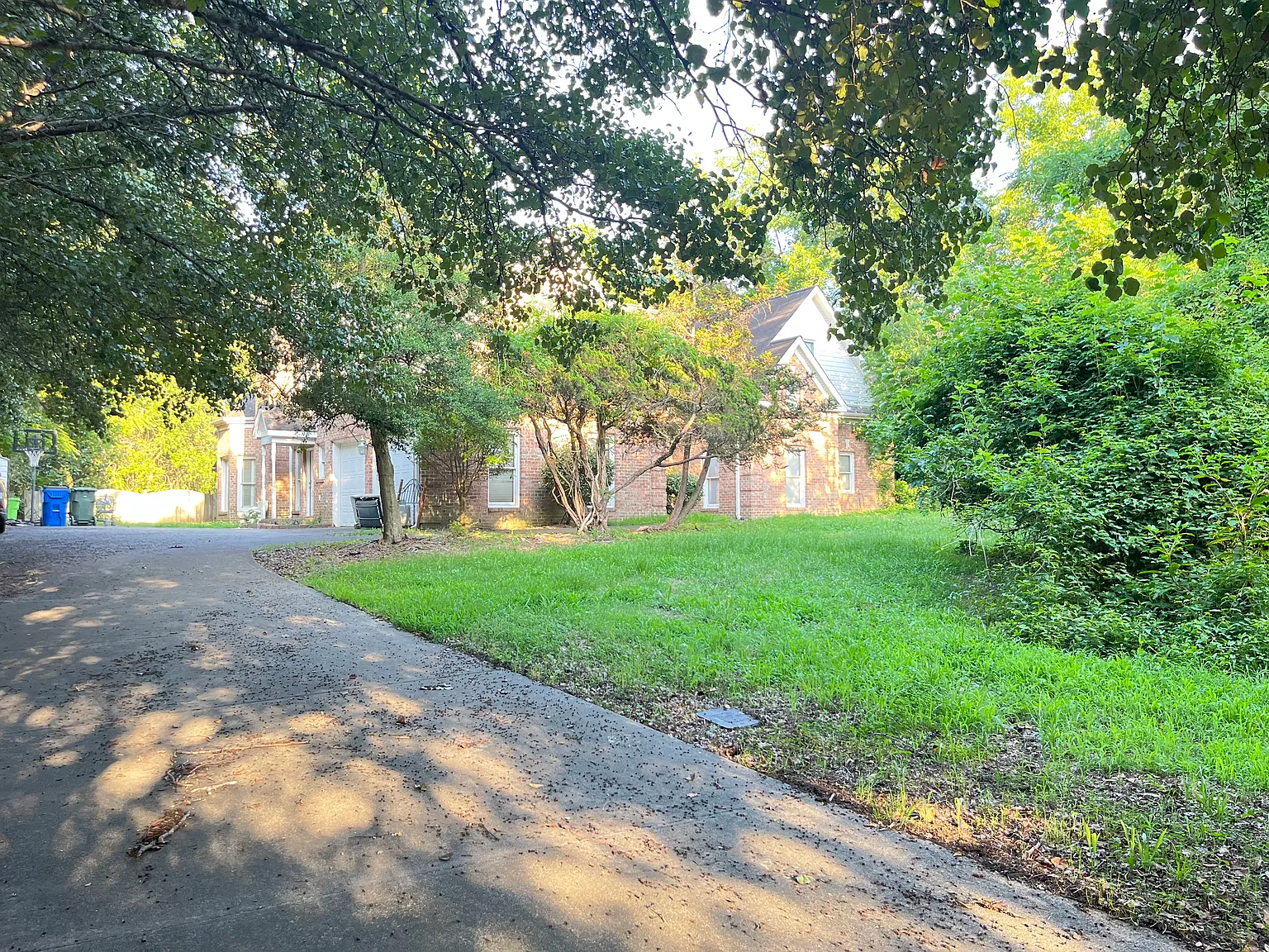 3 bed, 4.5 bath, 4200 sqft, $3,200 — Photo 2