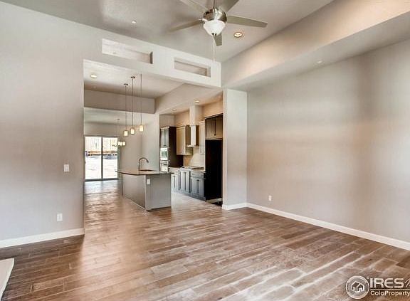 Open plan -entrance into home