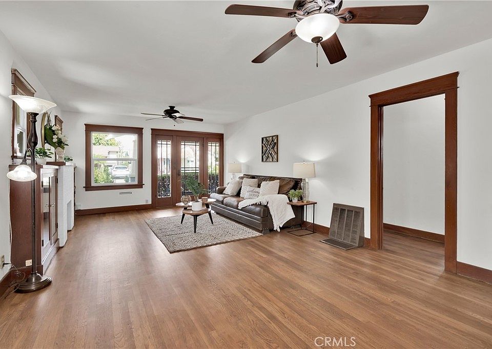1st image of 1018 E Palmyra Ave