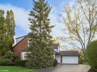 1910 N Sioux Ln, Mount Prospect, IL 60056