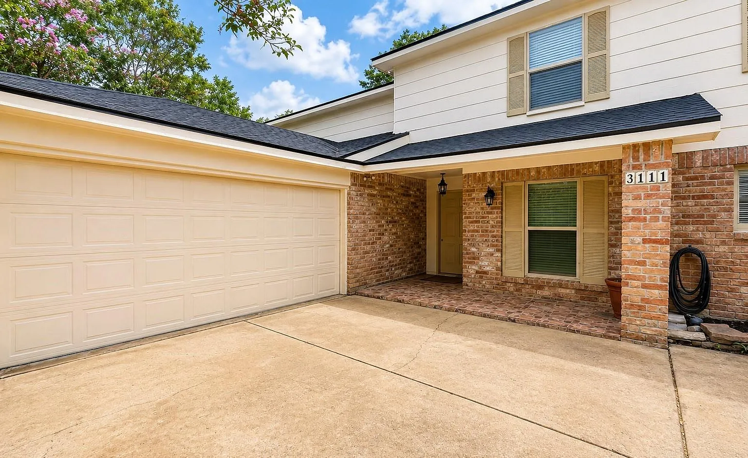 4 bed, 3.5 bath, 2377 sqft, $2,290 — Photo 3