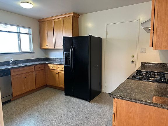 5th image of 455 Church St APT 3