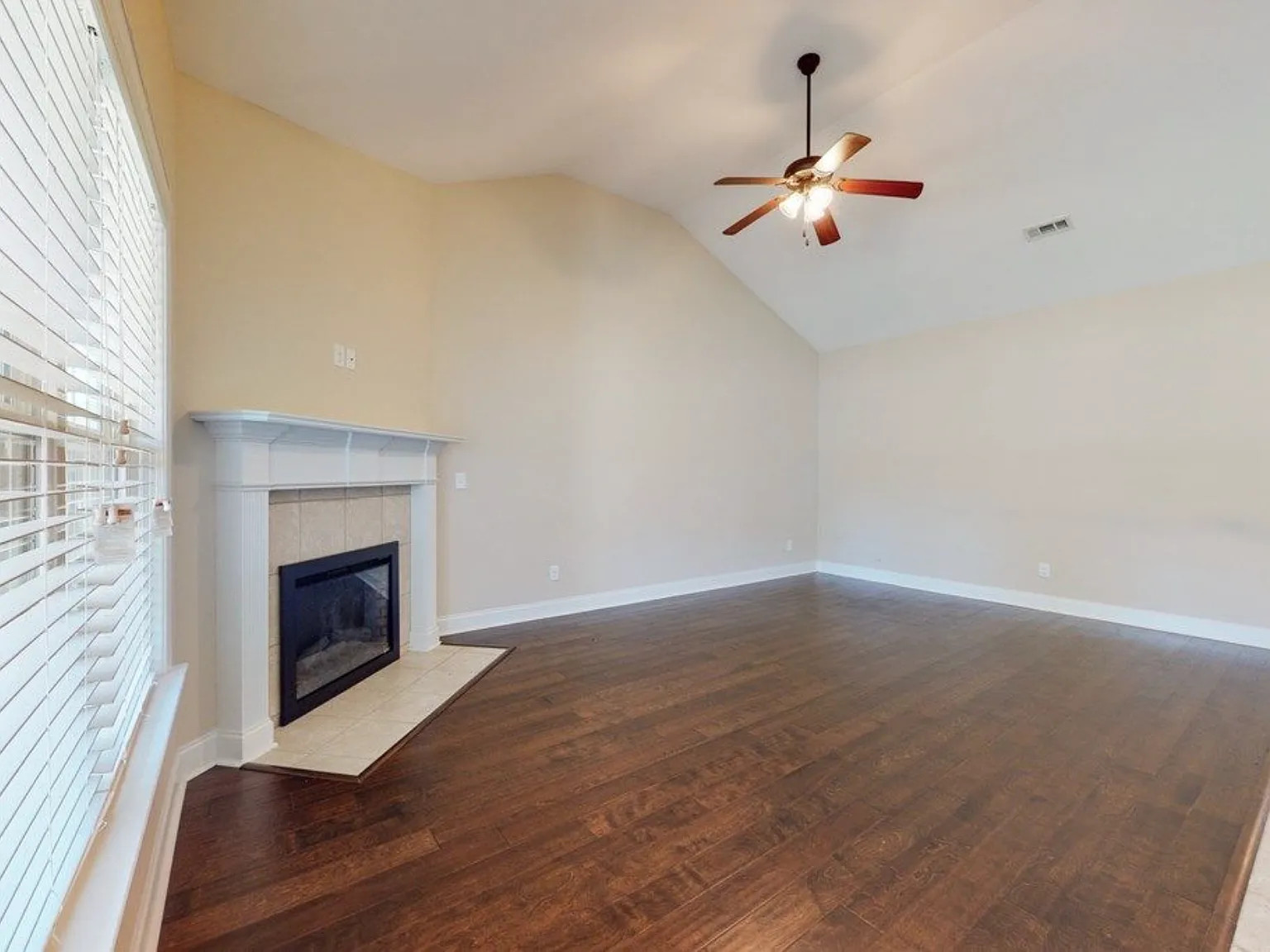4 bed, 2116 sqft, $2,150 — Photo 3