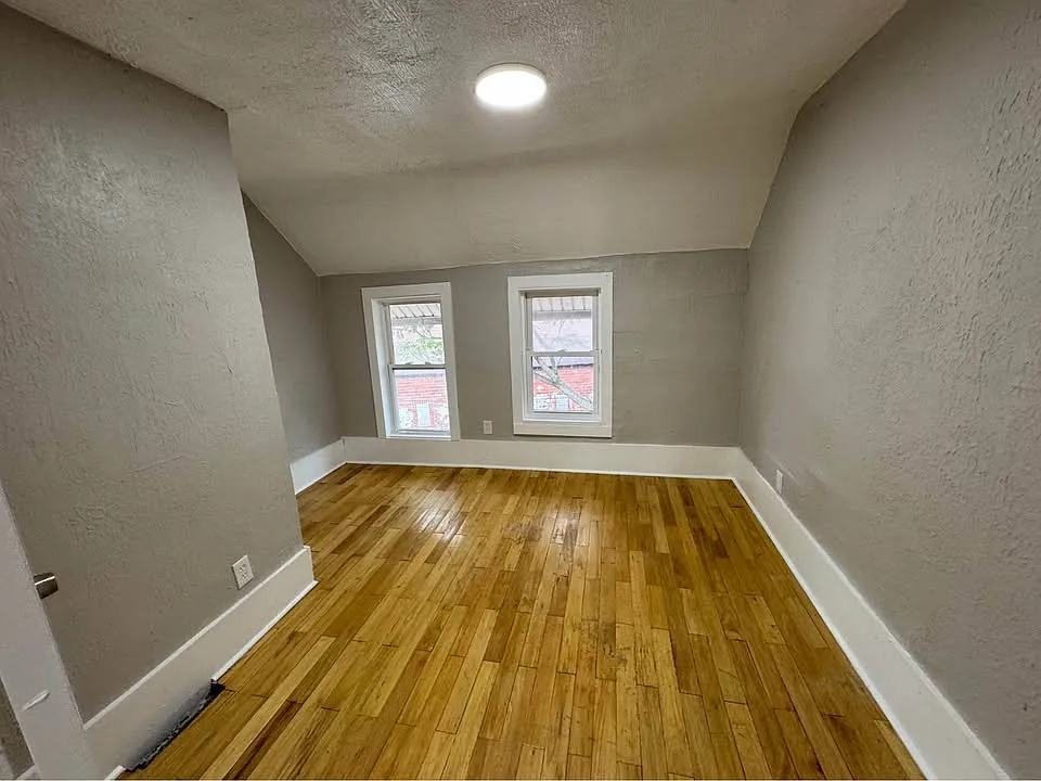Building Photo - 1210 Marion Ave SW #B